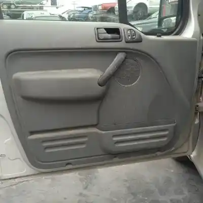 Veículo de Sucata ford tourneo connect (tc7) hcpa do ano 2006 alimentado 