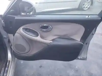 Здавання транспортного засобу mg rover rover 75 (j/rj) d-204d2 року 1999 потужний 