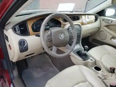 Здавання транспортного засобу jaguar x-type i (x400) 2.5 v6 a las 4 ruedas року 2003 потужний 