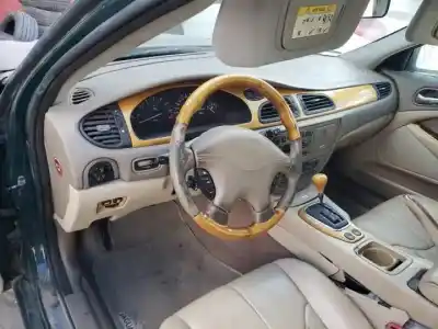Здавання транспортного засобу jaguar s-type ii (x200) 4.0 v8 року 1998 потужний 