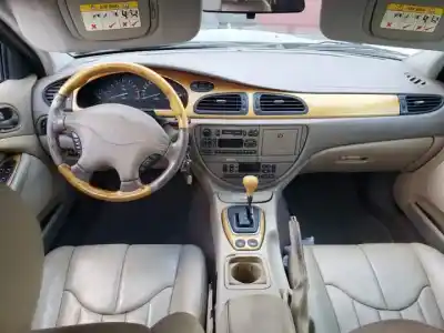 Здавання транспортного засобу jaguar s-type ii (x200) 4.0 v8 року 1998 потужний 