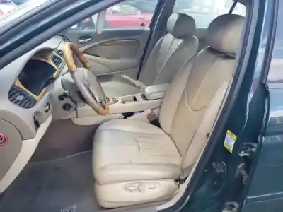 Здавання транспортного засобу jaguar s-type ii (x200) 4.0 v8 року 1998 потужний 