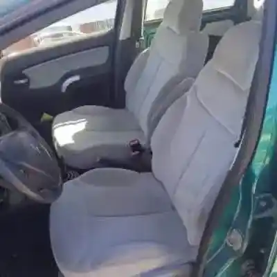 Veículo de Sucata citroen c3 8hx do ano 2002 alimentado 