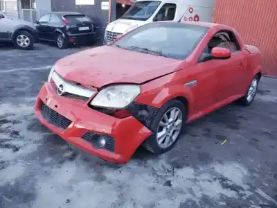 Veicolo di demolizione OPEL TIGRA TWIN TOP Z13DT dell'anno 2004 alimentato 