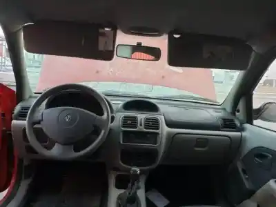 Scrapping Vehicle renault clio ii symbol k7j700 of the year 2001 powered 