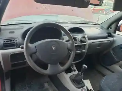 Scrapping Vehicle renault clio ii symbol k7j700 of the year 2001 powered 