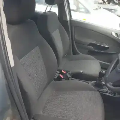 Здавання транспортного засобу opel corsa d a14xer року 2010 потужний 