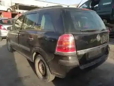 Veicolo di demolizione opel zafira b d-z19dt dell'anno 2005 alimentato 