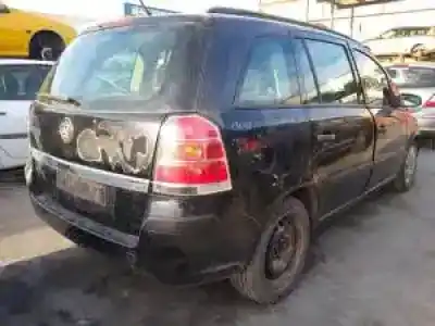 Veicolo di demolizione opel zafira b d-z19dt dell'anno 2005 alimentato 