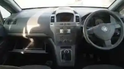 Veicolo di demolizione opel zafira b d-z19dt dell'anno 2005 alimentato 