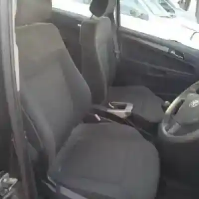 Veicolo di demolizione opel zafira b d-z19dt dell'anno 2005 alimentato 