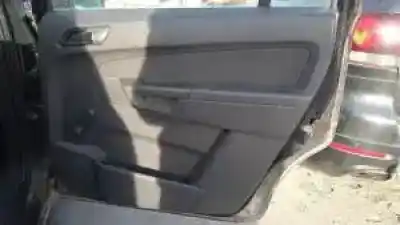 Veicolo di demolizione opel zafira b d-z19dt dell'anno 2005 alimentato 