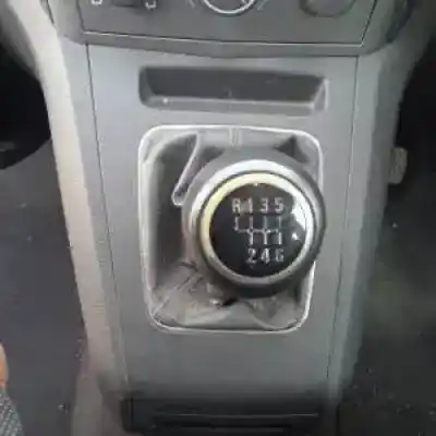 Veicolo di demolizione opel zafira b d-z19dt dell'anno 2005 alimentato 