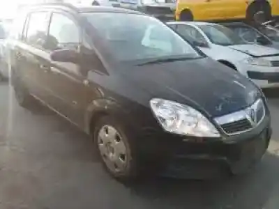 Veicolo di demolizione opel zafira b d-z19dt dell'anno 2005 alimentato 