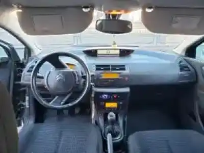 Scrapping Vehicle citroen c4 coupe 9hy of the year 2004 powered 