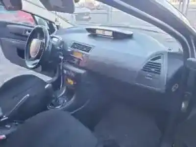 Scrapping Vehicle citroen c4 coupe 9hy of the year 2004 powered 