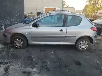 Sloopvoertuig peugeot                                            206 berlina                                                                                                                                                                                                                                                xr                                                                                                                                                                                                                                                         van het jaar 2000 aangedreven kfx