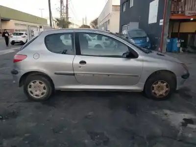 Sloopvoertuig peugeot                                            206 berlina                                                                                                                                                                                                                                                xr                                                                                                                                                                                                                                                         van het jaar 2000 aangedreven kfx