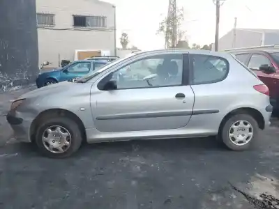 Sloopvoertuig peugeot                                            206 berlina                                                                                                                                                                                                                                                xr                                                                                                                                                                                                                                                         van het jaar 2000 aangedreven kfx