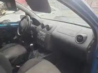 Veicolo di demolizione ford fiesta (cbk) g/fxjb dell'anno 2001 alimentato 