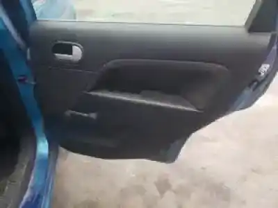 Veicolo di demolizione ford fiesta (cbk) g/fxjb dell'anno 2001 alimentato 