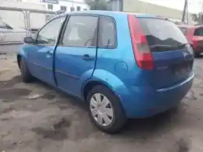 Veicolo di demolizione ford fiesta (cbk) g/fxjb dell'anno 2001 alimentato 