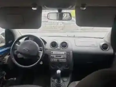 Veicolo di demolizione ford fiesta (cbk) g/fxjb dell'anno 2001 alimentato 