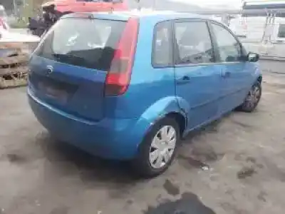 Veicolo di demolizione ford fiesta (cbk) g/fxjb dell'anno 2001 alimentato 