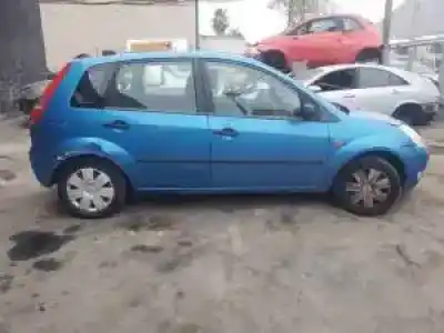Veicolo di demolizione ford fiesta (cbk) g/fxjb dell'anno 2001 alimentato 