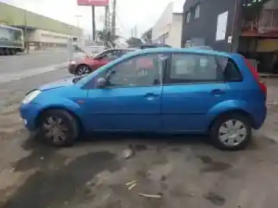 Veicolo di demolizione ford fiesta (cbk) g/fxjb dell'anno 2001 alimentato 