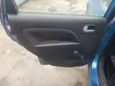 Veicolo di demolizione ford fiesta (cbk) g/fxjb dell'anno 2001 alimentato 