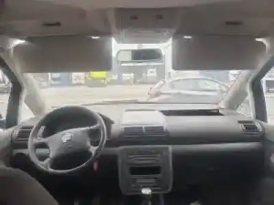 Veicolo di demolizione seat alhambra (7v9) auy dell'anno 2000 alimentato 