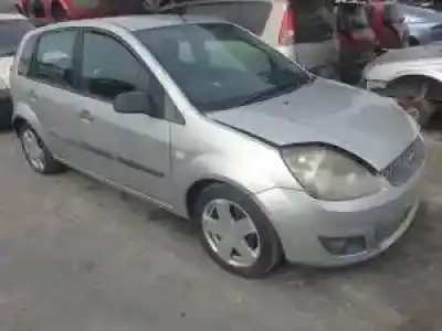 Veicolo di demolizione ford fiesta (cbk) d/f6jb dell'anno 2002 alimentato 