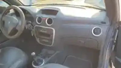 Veículo de Sucata citroen c3 pluriel kfv do ano 2003 alimentado 