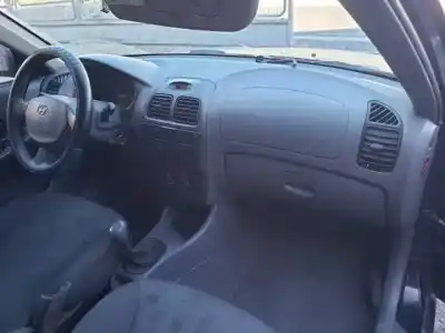 Veicolo di demolizione hyundai accent (lc) g4ea dell'anno 2001 alimentato 
