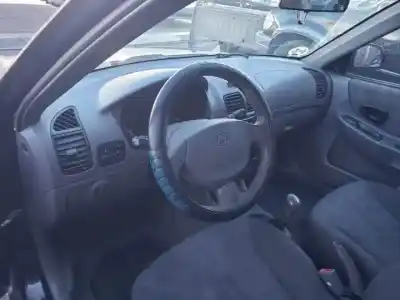 Veicolo di demolizione hyundai accent (lc) g4ea dell'anno 2001 alimentato 