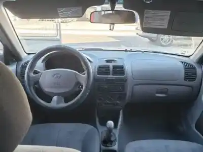 Veicolo di demolizione hyundai accent (lc) g4ea dell'anno 2001 alimentato 