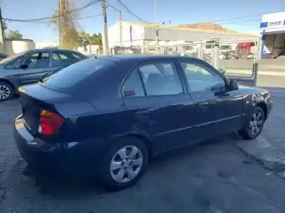 Veicolo di demolizione hyundai accent (lc) g4ea dell'anno 2001 alimentato 