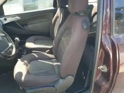 Здавання транспортного засобу lancia ypsilon (101) 199a9000 року 2006 потужний 
