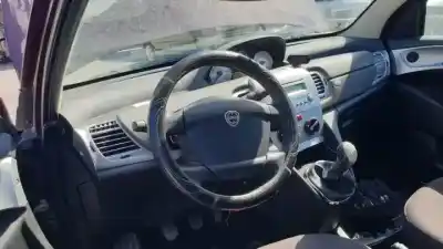Здавання транспортного засобу lancia ypsilon (101) 199a9000 року 2006 потужний 