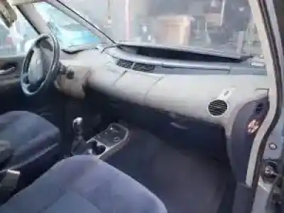 Scrapping Vehicle renault espace iv (jk0) g9t742 of the year 2002 powered 