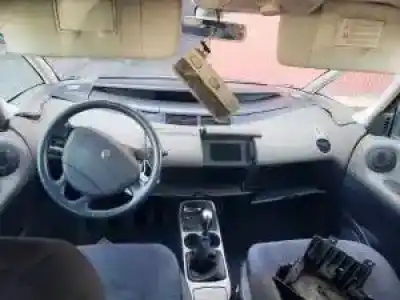 Scrapping Vehicle renault espace iv (jk0) g9t742 of the year 2002 powered 