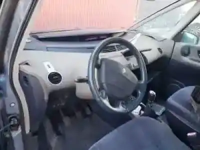 Scrapping Vehicle renault espace iv (jk0) g9t742 of the year 2002 powered 