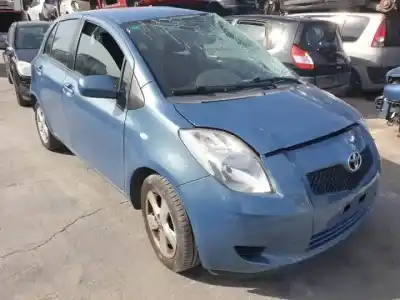 Véhicule à la ferraille toyota yaris (ksp9/scp9/nlp9) 2szfe de l'année 2005 alimenté 