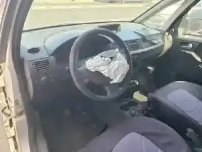 Veicolo di demolizione opel meriva d-y17dt dell'anno 2003 alimentato 