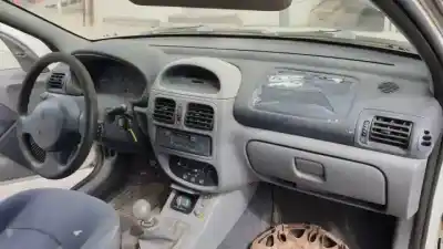 Scrapping Vehicle renault clio ii fase i (b/cbo) f8q630 of the year 1998 powered 