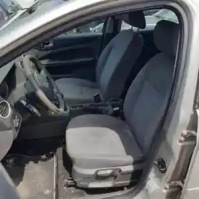 Veicolo di demolizione ford focus berlina (cap) g/hwda dell'anno 2004 alimentato 