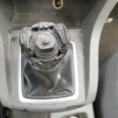 Veicolo di demolizione ford focus berlina (cap) g/hwda dell'anno 2004 alimentato 