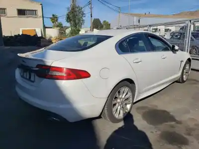 Veicolo di demolizione jaguar                                             xf i (x250)                                                                                                                                                                                                                                                2.2 d                                                                                                                                                                                                                                                      dell'anno 2013 alimentato 224dt