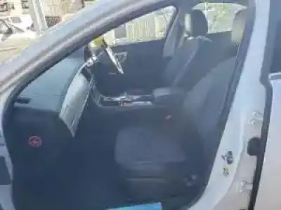 Scrapping Vehicle jaguar xf (x250) 224dt of the year 2012 powered 